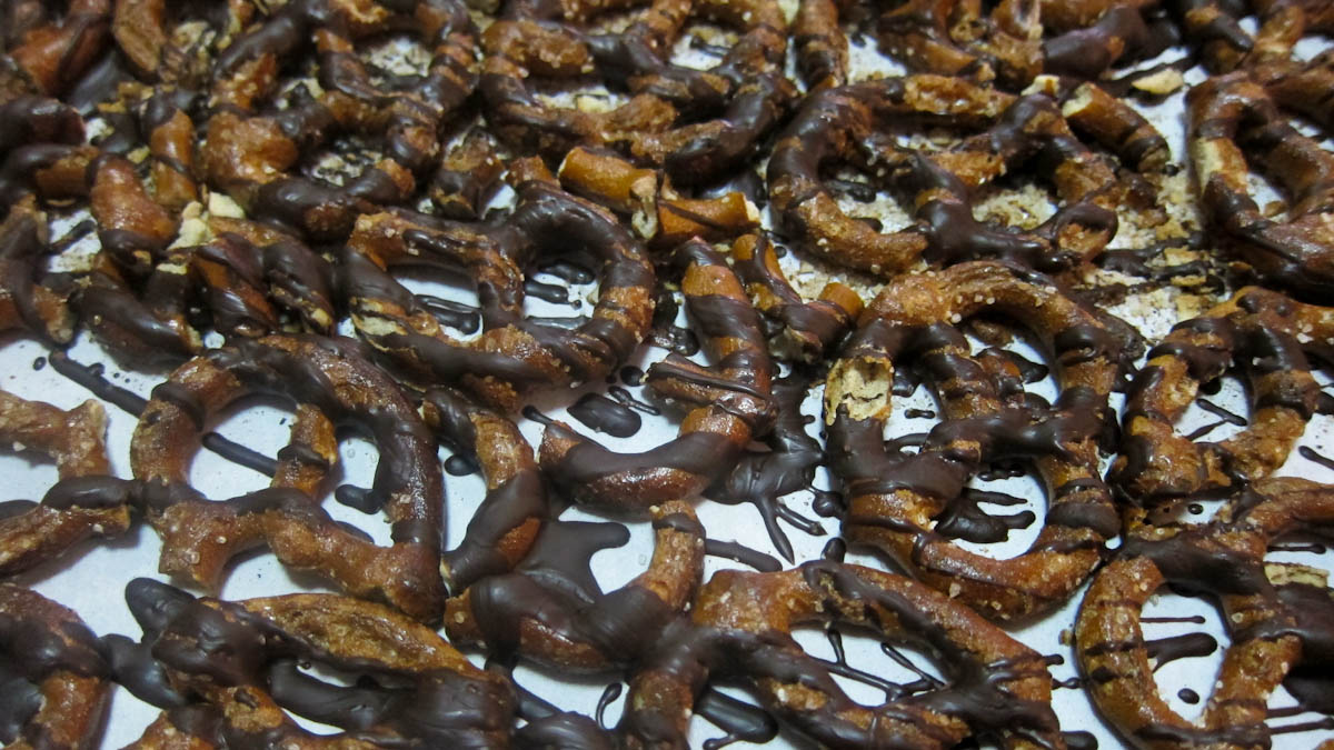 dark chocolate pretzels